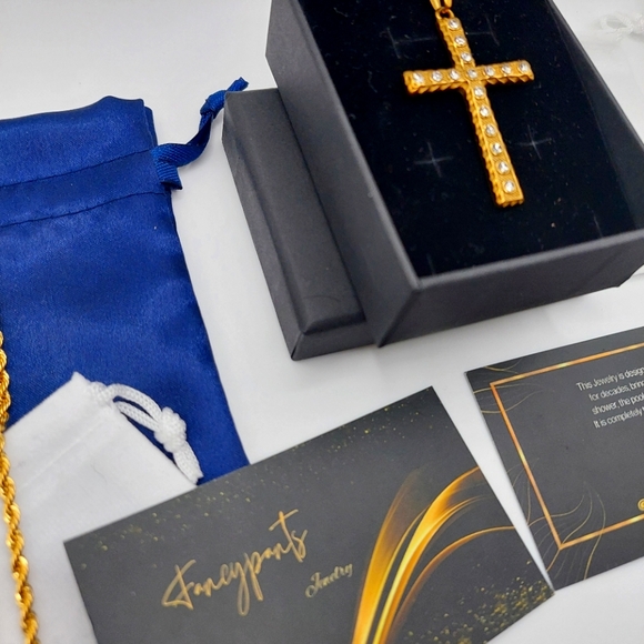 18K Gold Plated Cross With Crystal Cubic Zircon - Picture 3 of 15